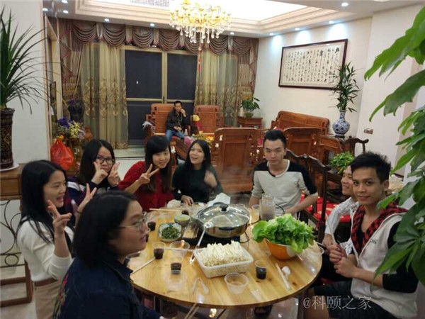 科頤家人一起吃團圓飯，并送上對大家的祝福-科頤辦公